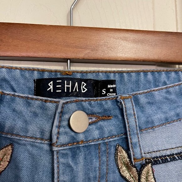 Rehab Women's Floral Embroidered Distressed Cut Out High Rise Jean Shorts Small - Picture 2 of 8